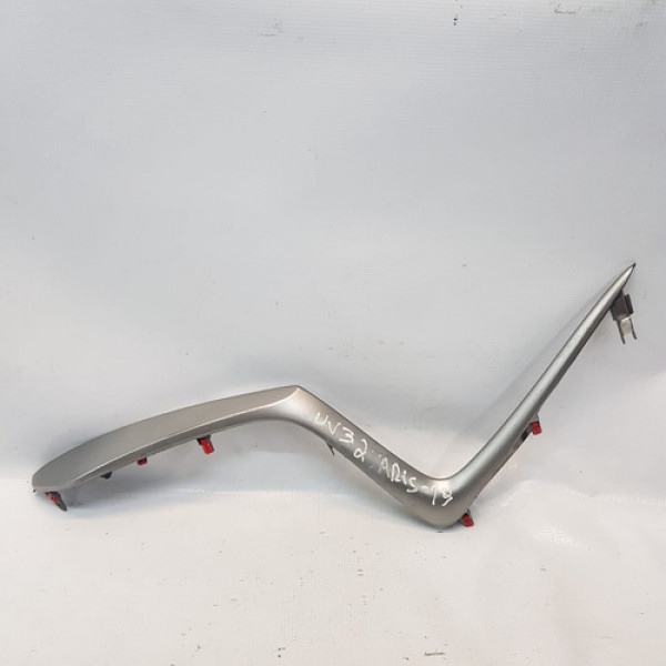 Moldura Friso Central L.e Toyota Yaris Hatch 2019  Uv32