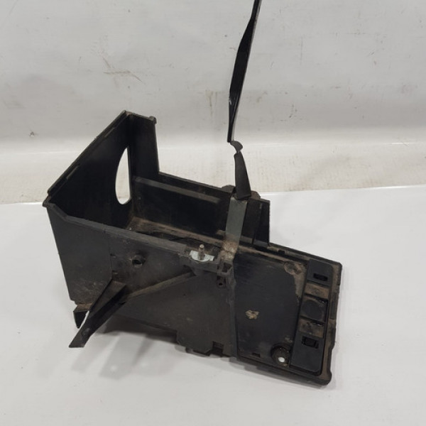 Suporte Da Caixa De Bateria Ford Focus 2010  Qr180