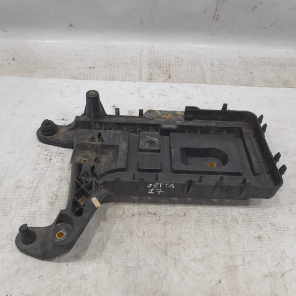Suporte Da Caixa De Bateria Jetta 2017 Qr379