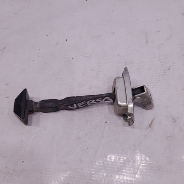 Limitador De Porta Traseira Esquerda Nissan Versa 2017 Pq174